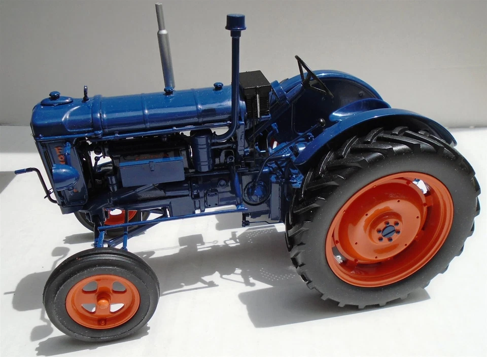 Universal Hobbies 1:16 Fordson E27N Tractor 70th Anniversary Limited Ed. UH4861 - Image 3 of 4
