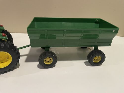 Ertl John Deere Tractor & Hay Wagon 1/32 Plastic Farm Horse Ranch - Picture 2 of 15