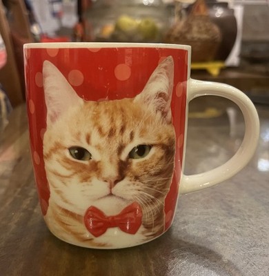 Rot, gepunktet, Ingwer Katze, rote Fliege, Kaffee-/Teetasse. 