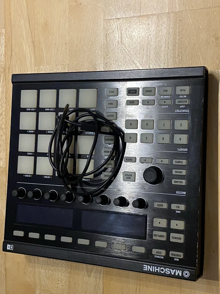 Native Instruments Maschine MK2 – Funktion getestet | Kabel (USB) - Bild 4 von 4