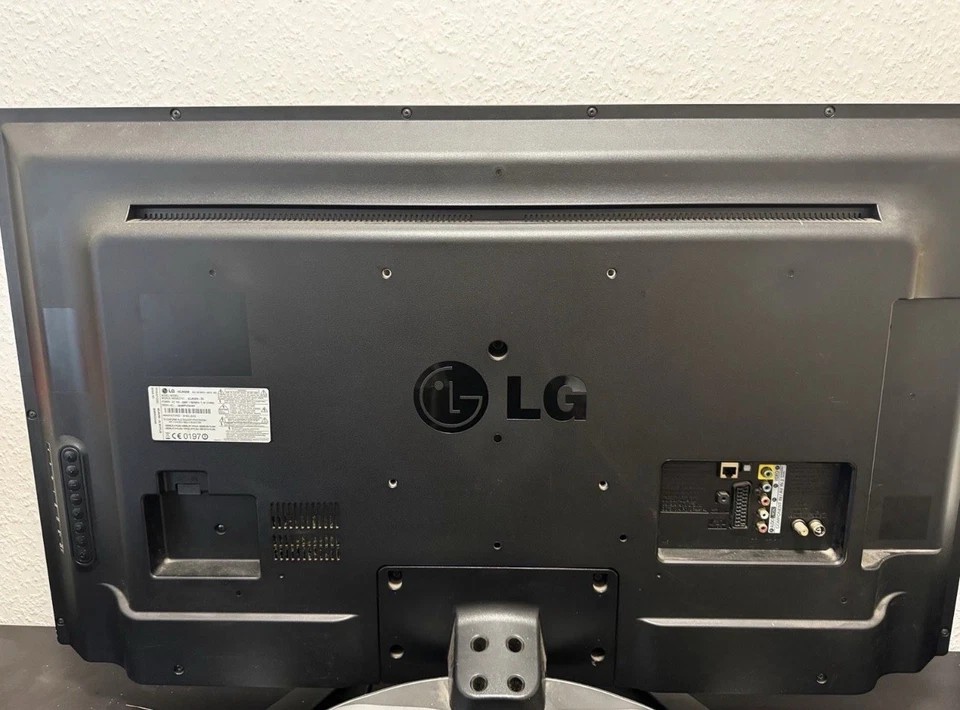 LG Fernseher  - Bild 2 von 4