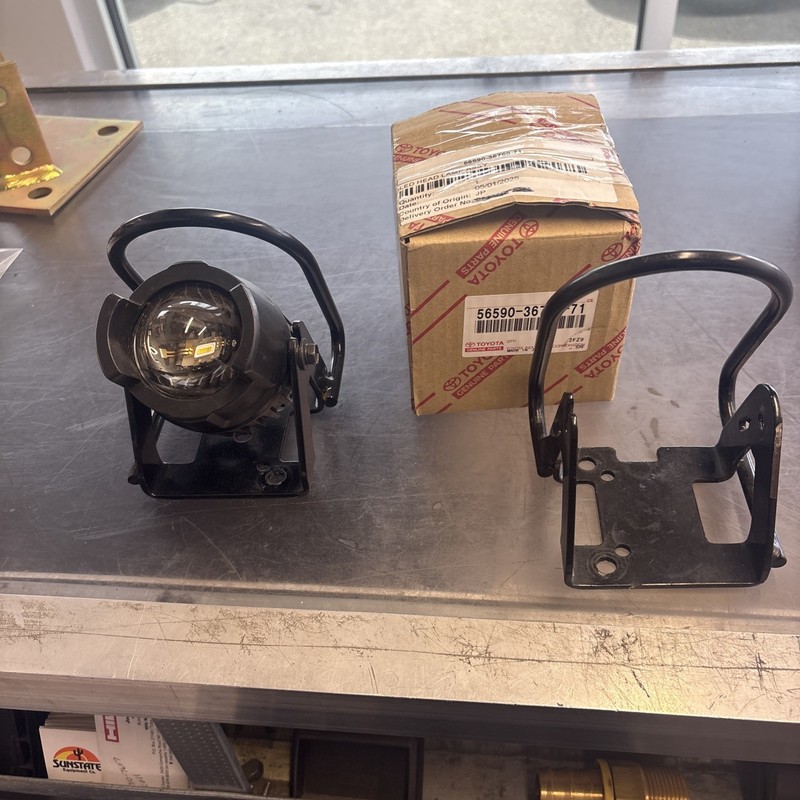Toyota Forklift Head Lamp Assembly 56590-12640-71 Toyota Oem