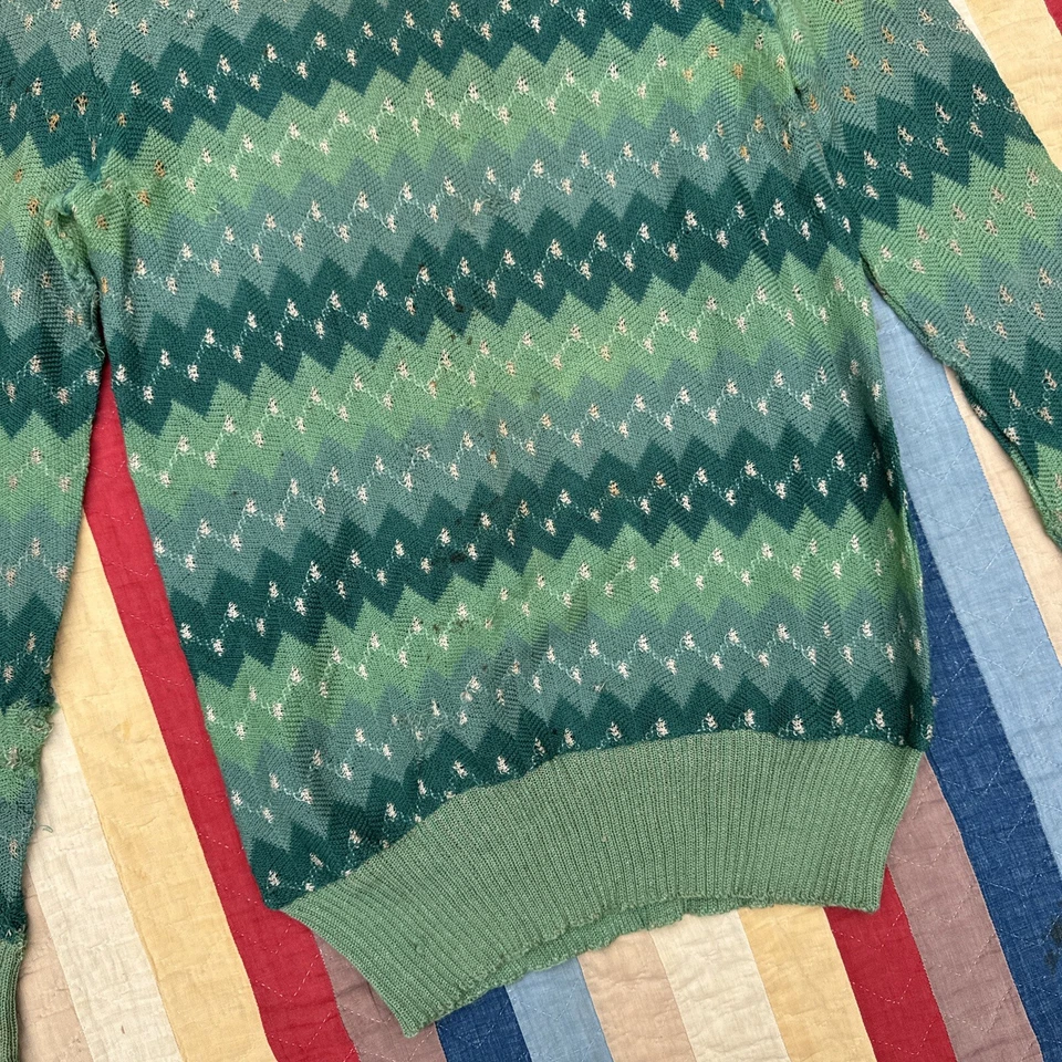 Antiguo suéter de lana tejido geométrico verde de los años 20 de colección Foto 3 de 4