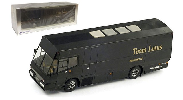 スパークモデル1／43．1967年ティームロータストランスポーターです