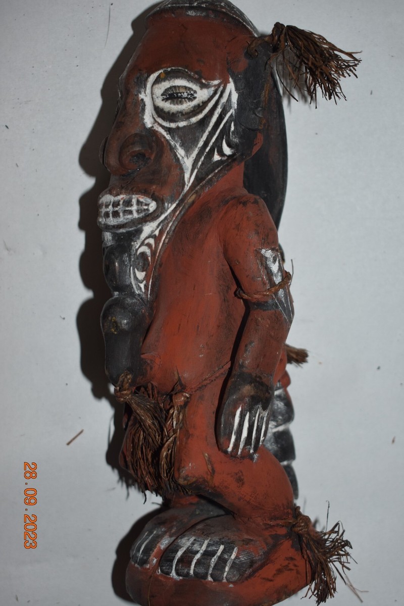 PAPUA NEW GUINEA RITUAL COMPLEX CROCODILE FIGURE, 11