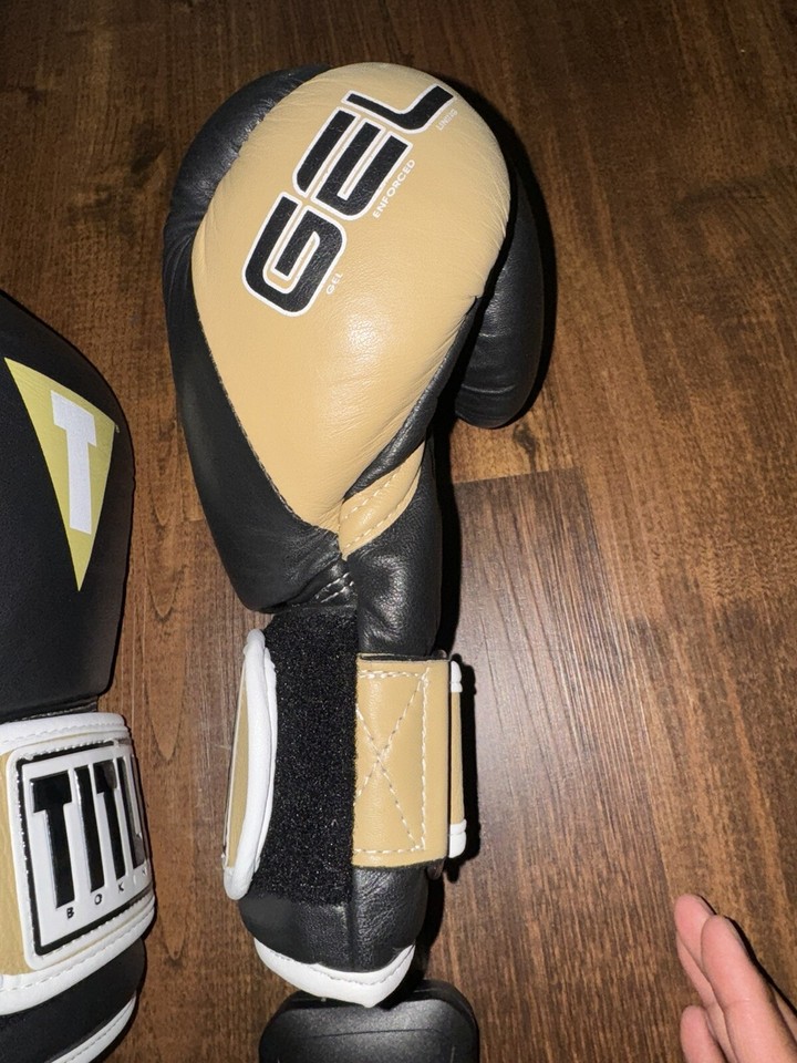 TITLE Boxing Gel World V2T Bag Glove Size L 16oz Blck/Gld W/Mouthguard