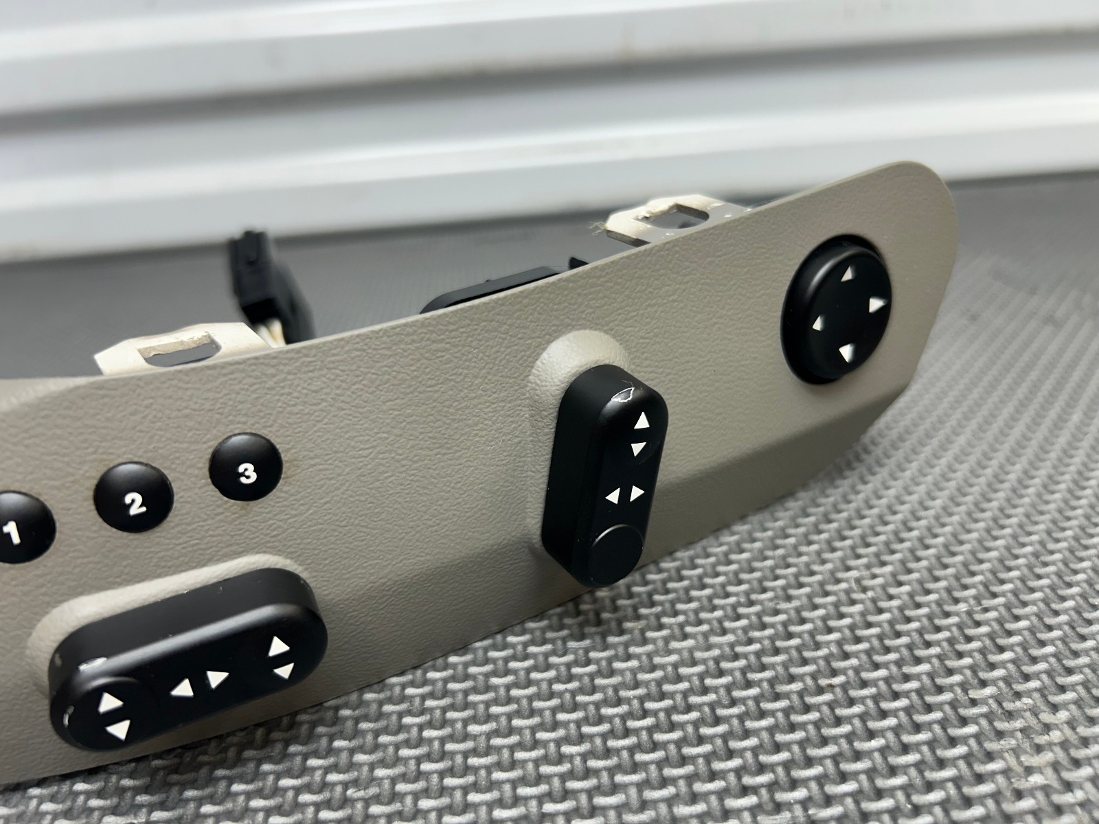 05-08 MASERATI QUATTROPORTE FRONT LEFT DRIVER SEAT CONTROL SWITCH W/ MEMORY