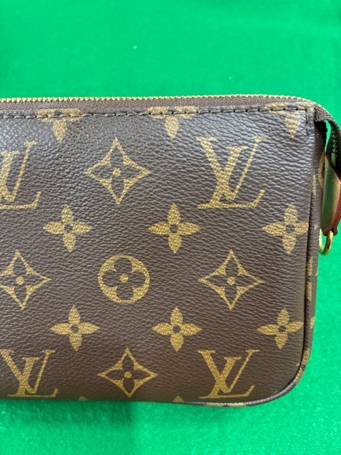 Authentic LOUIS VUITTON Monogram Pochette MB0250 … - image 3