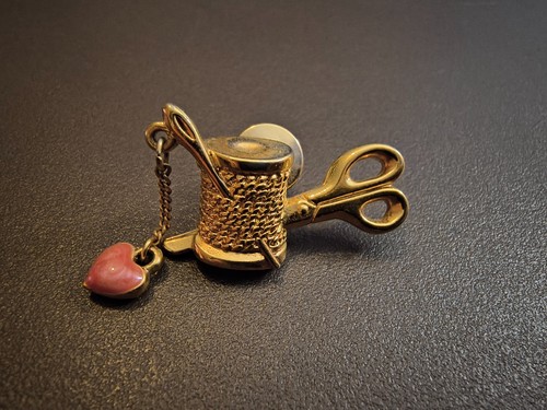 vintage Avon faux gold brooch pin with heart & chain details 1993