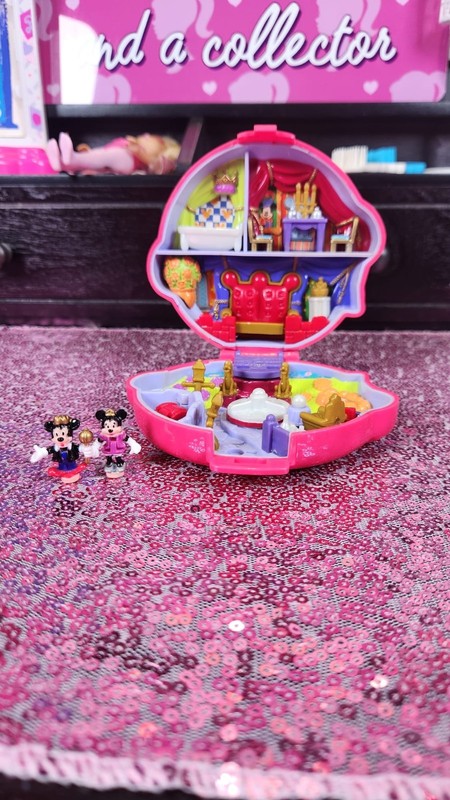 1995 Bluebird Polly Pocket Disney Mickey & Minnie Mouse compact w/ figurines