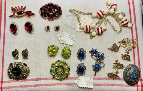 Vintage Lot Of Costume Jewelry Earrings Necklace Brooches Wearable 21 Pieces