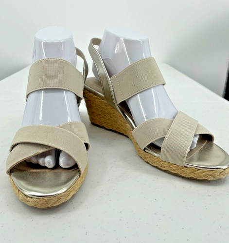 Bandolino Hearsay 2 Womens Slingback Wedge Heel Sandal Size 9.5 Beige Fabric - Picture 2 of 12