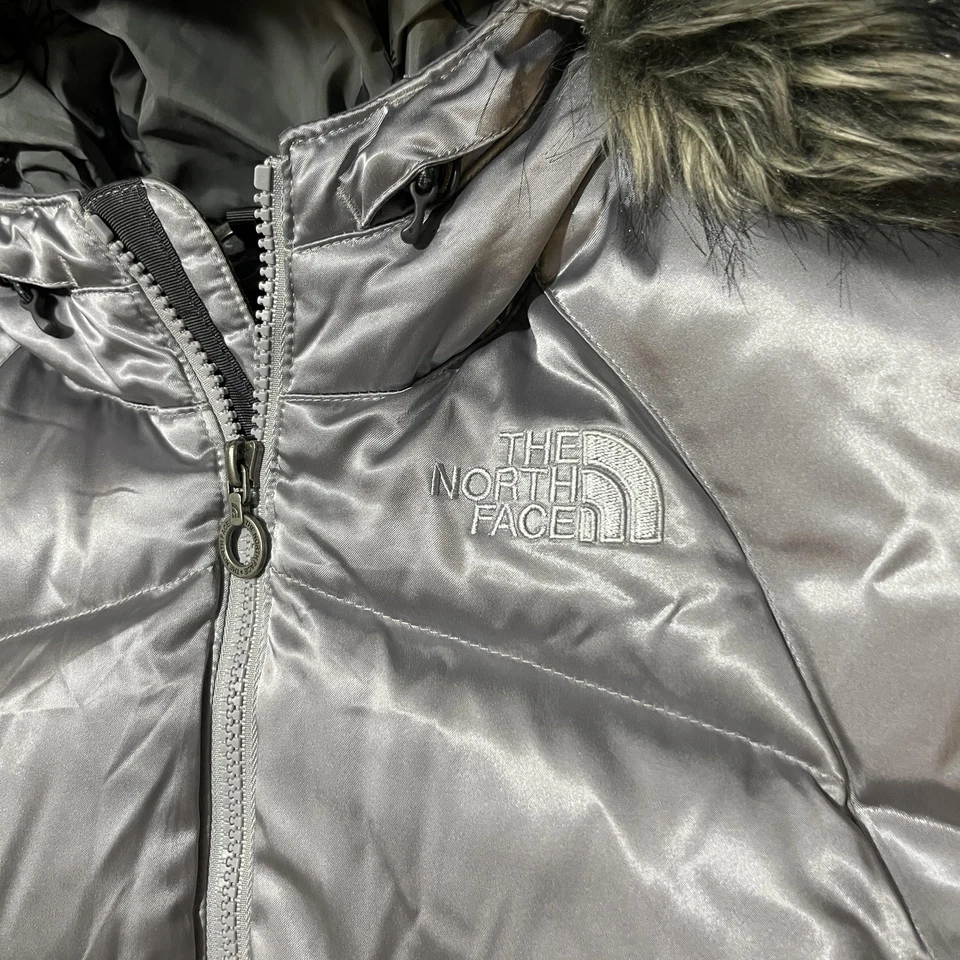 The North Face Vest Womens Nuptse Metallic Silver 550 Down Puffer Hooded Jacket - Image 3 of 4