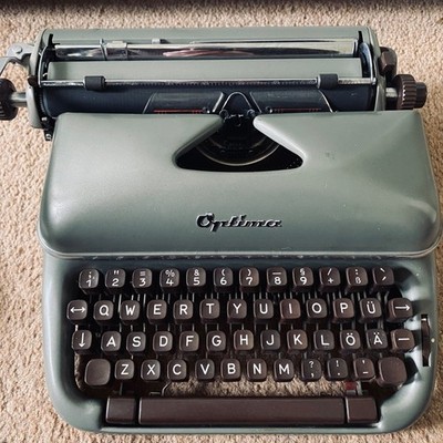 Vintage Optima Elite 3 Typewriter German Made