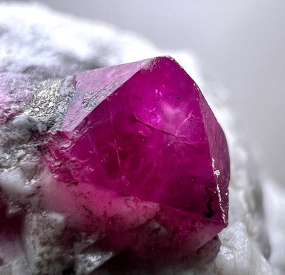 431 CT. Spinal Shape Gemmy Ruby Crystal On Matrix - Jagdalek,  AFG