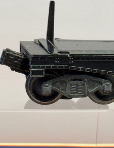LIONEL~VINTAGE (1946) "Operating Log Dump Car" w/Tilting Platform (#3451) - Picture 9 of 13