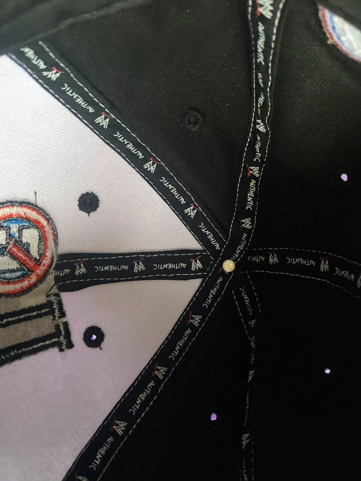 Cappellino John Cena WWE autentico - Immagine 2 di 2