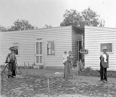 Nichols Point Victoria 1906 - People in front of Cowra Cottage. Th- Old Photo