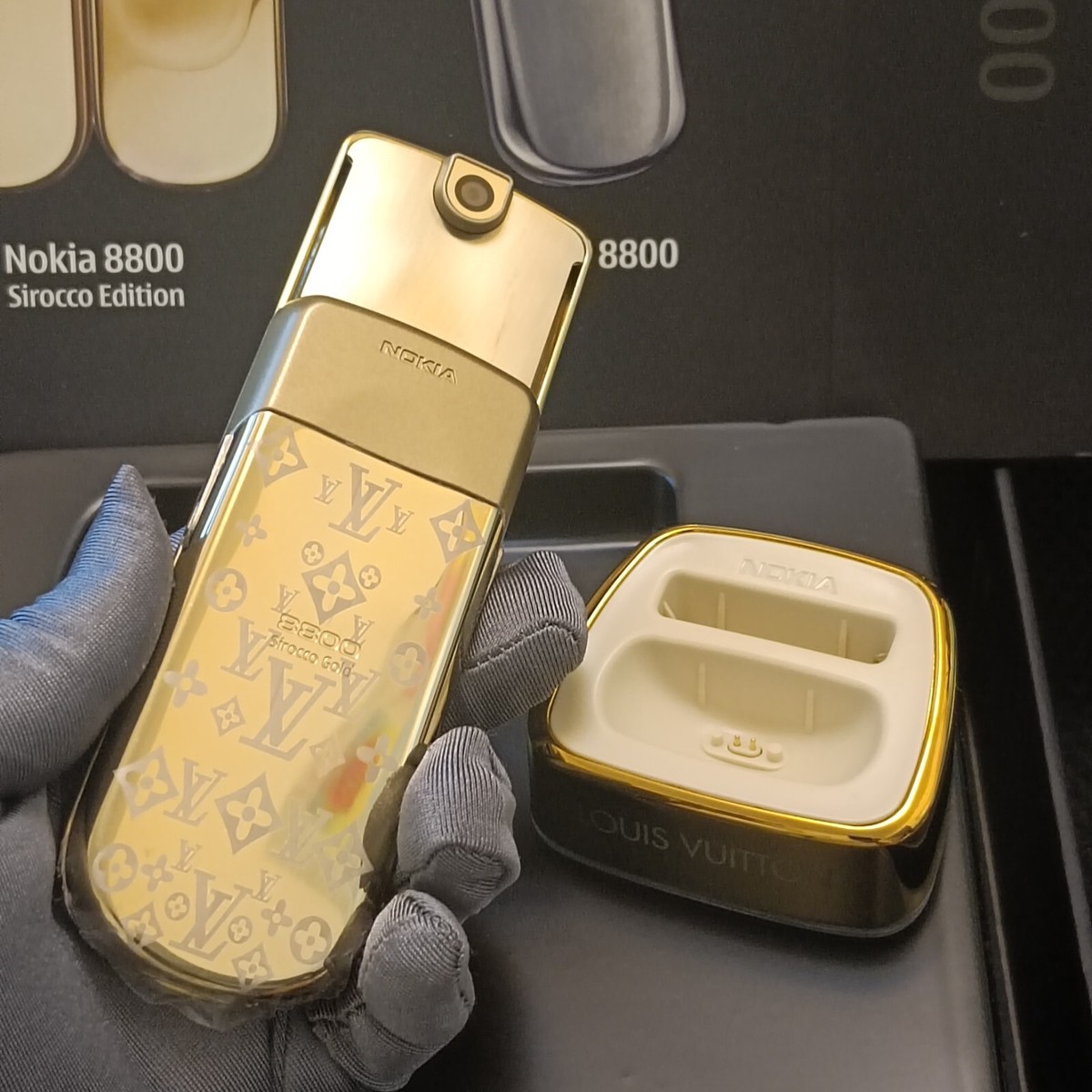 ノキアNOKIA　スライド式プレミアム携帯『8800 Sirocco Gold』 LUXURY NOKIA 8800 Sirocco Gold 8800d LV Edition RM-165