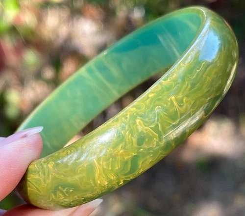 Vintage green yellow swirl bangle bracelet TESTED costume jewelry