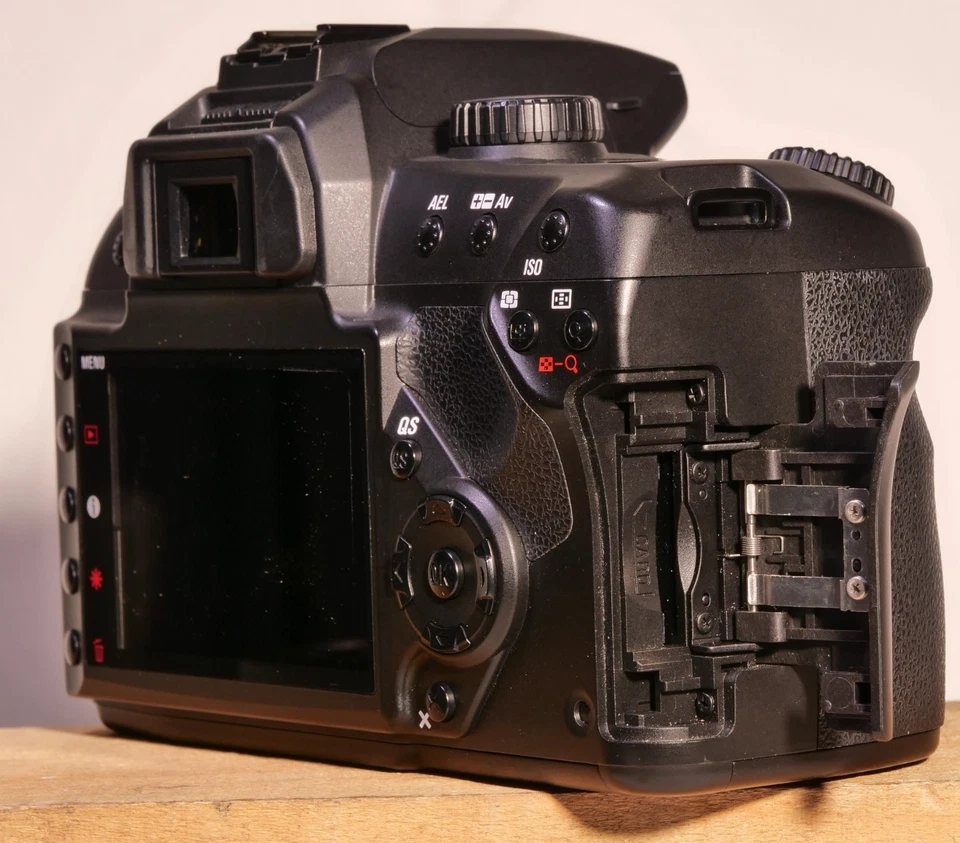 SIGMA SD15 mit Objektiv SIGMA-DC 18-125mm mit Zubehörpaket - Bild 3 von 4