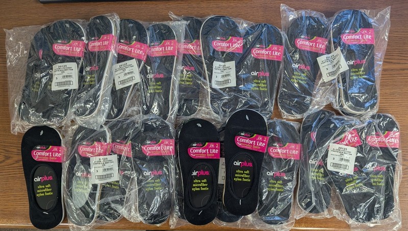 LOT OF 24 PACKAGES AIRPLUS COMFORT LITE EVERYDAY 3 PAIR FOOTIES = 72 PAIRS TOTAL