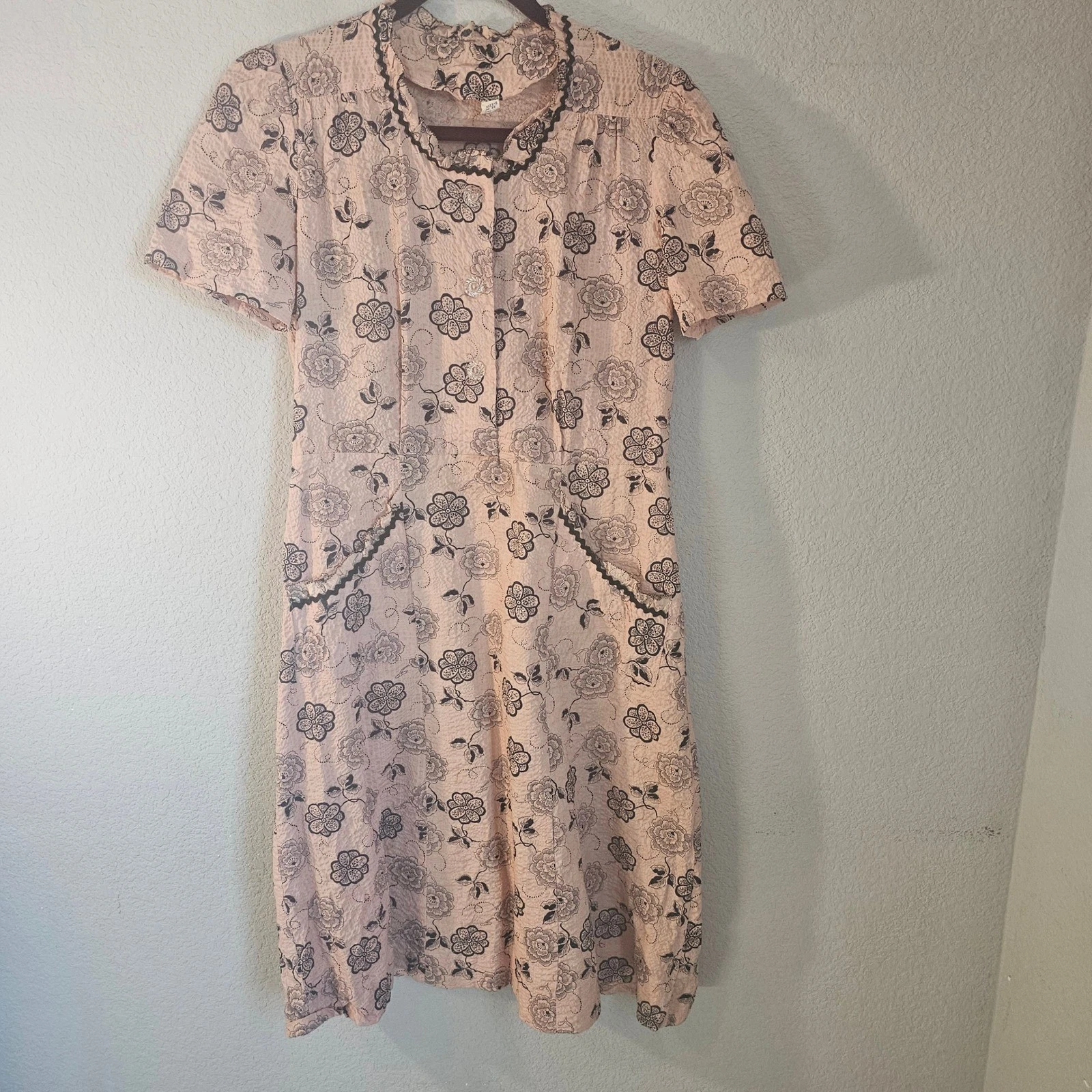 VNTG lrg 40s 50s dress mauve black pockets short sleeve button detail dress