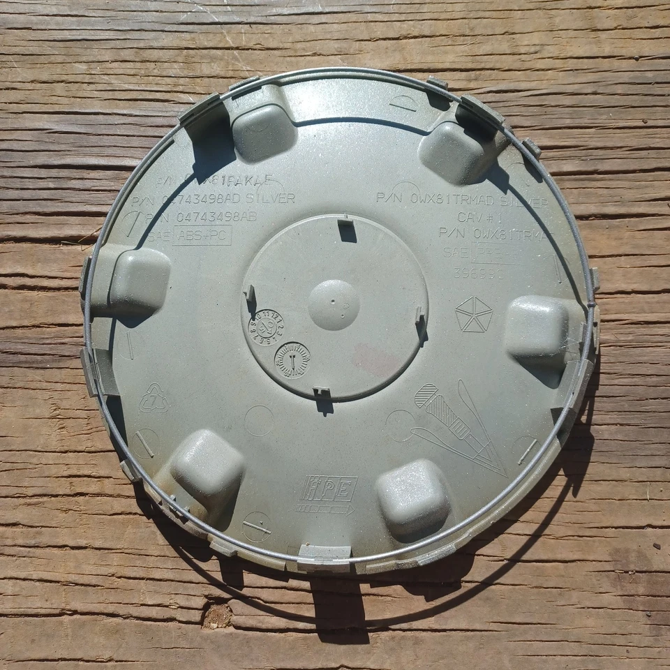 Chrysler Pacifica center cap, 2004-2008 part # 04743498AD, 0WX81TRMAC Repainted - Image 3 of 3