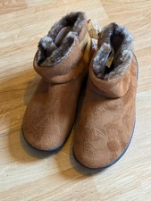 Isotoner Women's Slippers Faux Fur Lined Brown US 6.5-7 READ