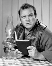 DAN BLOCKER IN THE TV WESTERN SERIES "BONANZA" - 8X10 PUBLICITY PHOTO (ZZ-500)