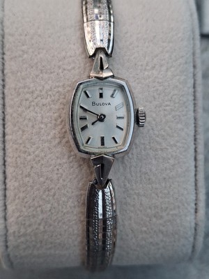 Vintage 1968  Bulova M8 10k rgp bezel  1/20 10k gf Kyeisler band women watch