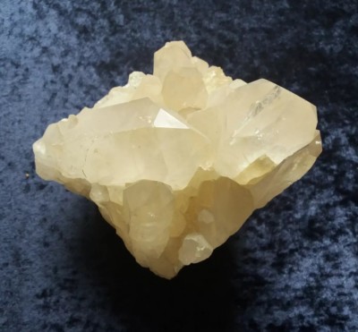 Großer Quarzspitze Kristall Cluster 1,10 kg