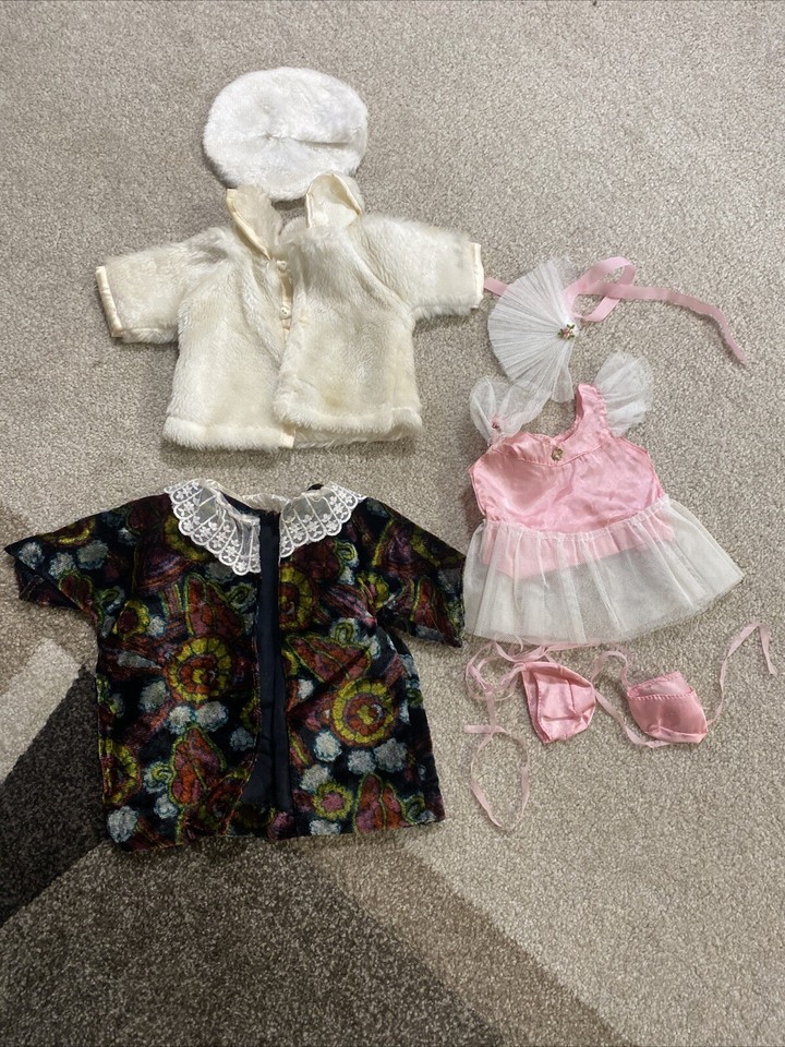 Lot Of Vintage Handmade Fashion Doll Clothes & Baby Doll Shoes W/ Trunk