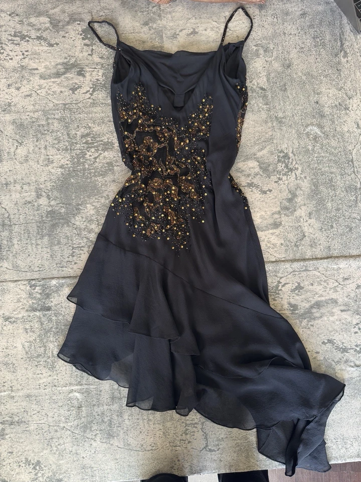 Vestido Sue Wong Negro Floral Cuentas Seda Dobladillo Asimétrico, Talla 4 Foto 3 de 4