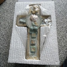 Precious Moments 701106 "Jesus Loves Me" Cross Wall Hanging 1999 With Box  Boy  