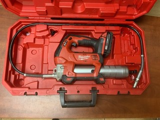 Milwaukee M18 Cordless 2 Speed Grease Gun Kit 2646 21CT