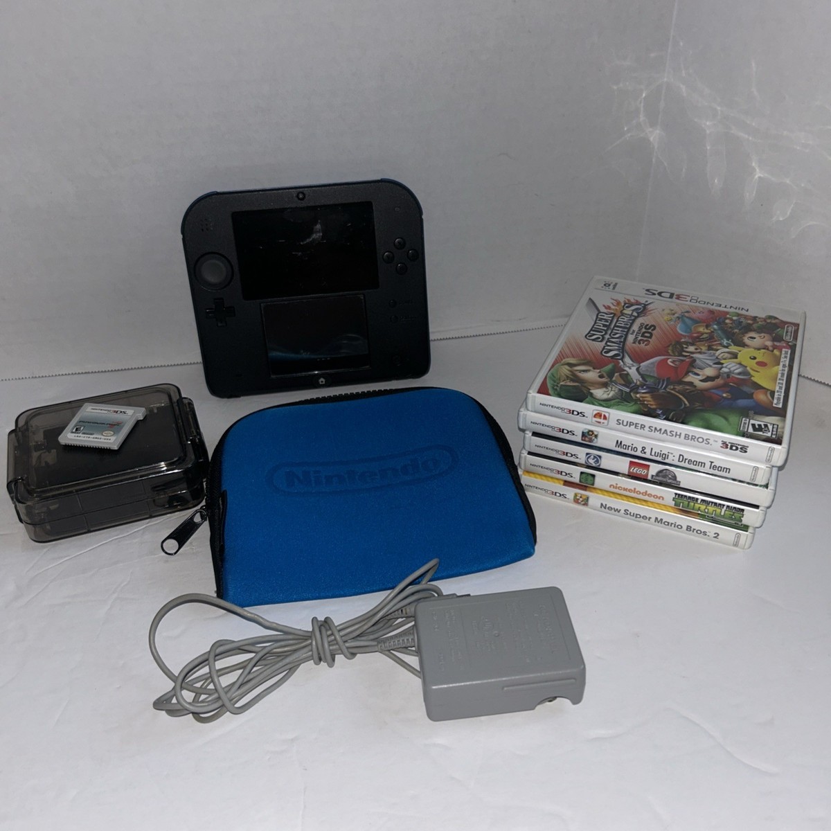 Nintendo 2DS Black/Black With Game Case And Game Case