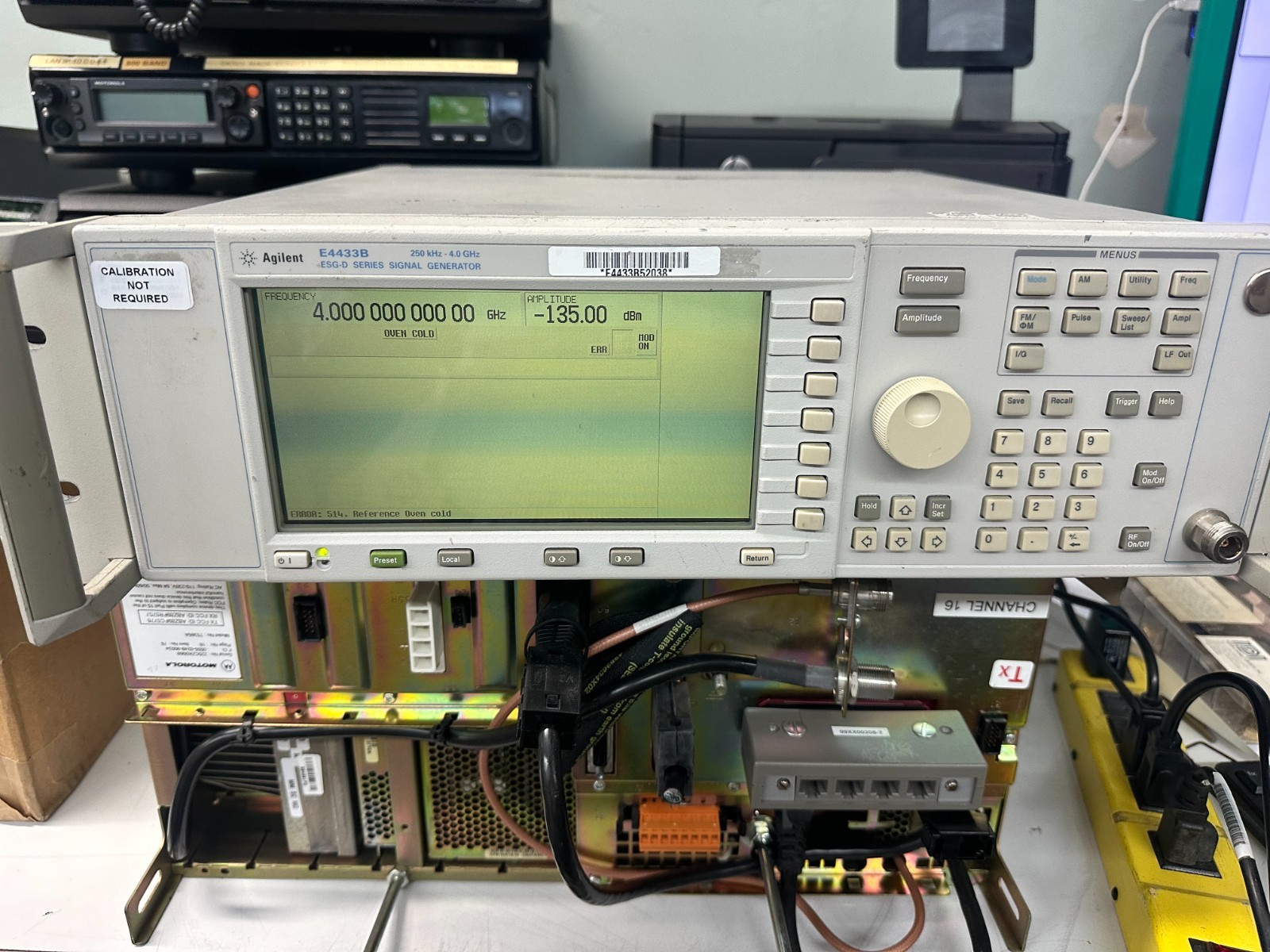 HEWLETT PACKARD E4433B 250 kHz - 4.0 GHz ESG-D SERIES SIGNAL GENERATOR