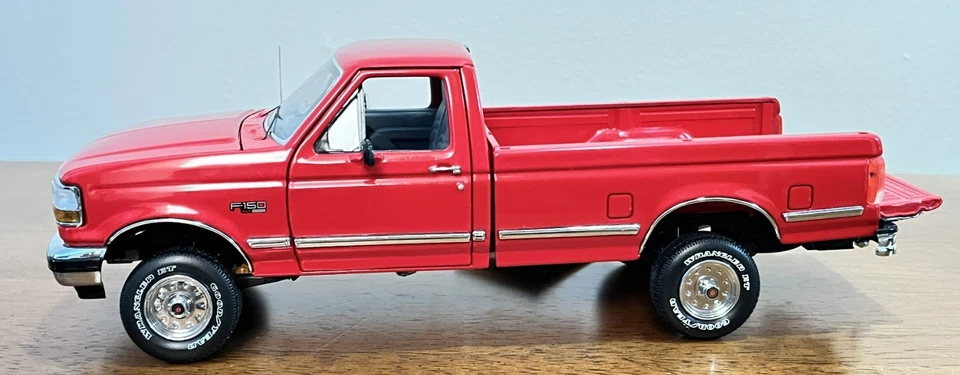 Franklin Mint 1996 Ford F150 Pickup Truck RED Model Car Diecast Replica - Image 2 of 4
