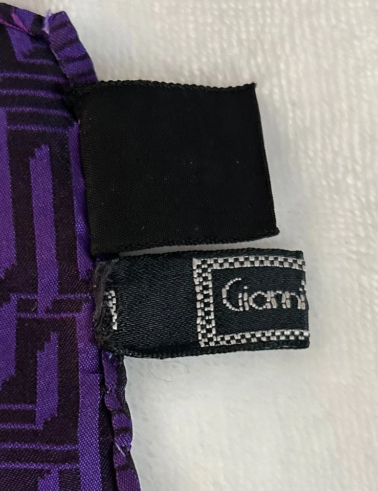 Pañuelo Versace Cuadrado de Bolsillo Seda Púrpura Negro Geométrico De Colección Foto 4 de 4