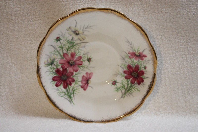 Royal Albert Bone China Gold Trim Friendship Series Cosmos Saucer