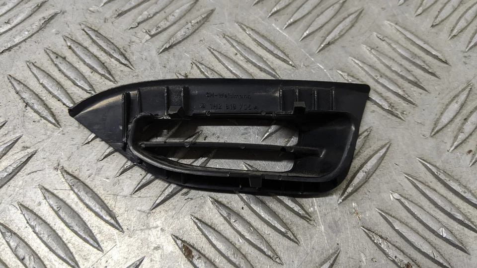 VOLKSWAGEN GOLF MK3 DL 1995 EMBELLECEDOR EXTREMO TABLERO (LADO PASAJERO) 1H2819705 Foto 3 de 4