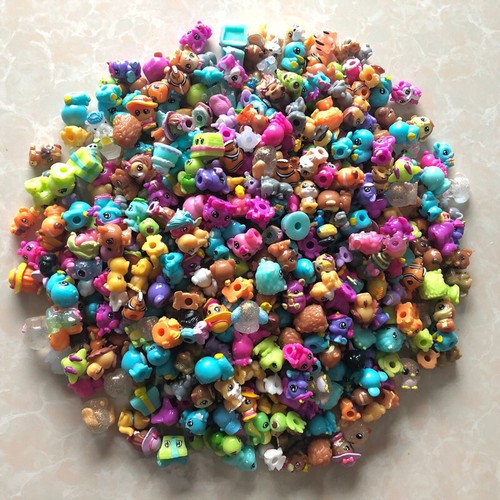 50Pcs/Lot 2CM SQUINKIES Toys Mixed Lot In Random With NO CONTAINERS For Children