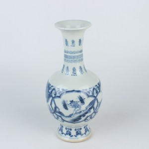 Antique Chinese Blue and White Porcelain Figures Vase