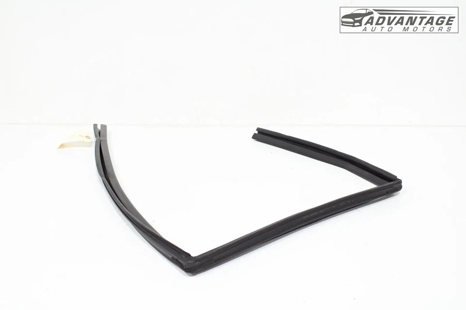 2011-2022 JEEP GRAND CHEROKEE REAR RIGHT DOOR GLASS RUN WEATHERSTRIP SEAL OEM - Image 3 of 4