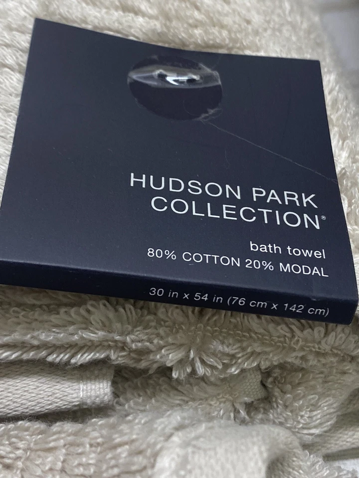 Juego de 4 toallas de baño acanaladas Hudson Park beige adobe suave al tacto Foto 4 de 4