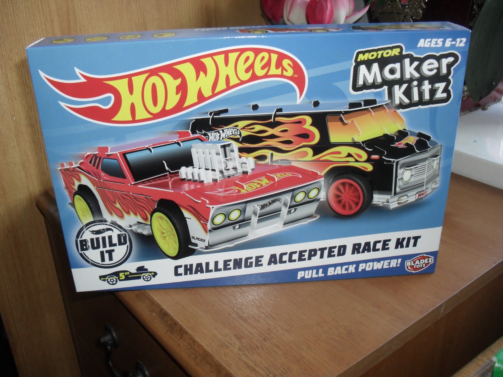 Hot Wheels Motor Maker Kitz - 2 Car Challenge Accepted Race Pack - New Sealed