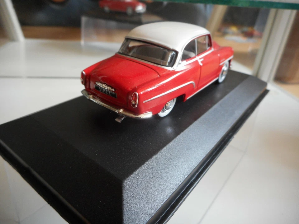 Whitebox Simca Aronde Grande Large 1953 en rouge au 1:43 en boîte - Photo 3/3