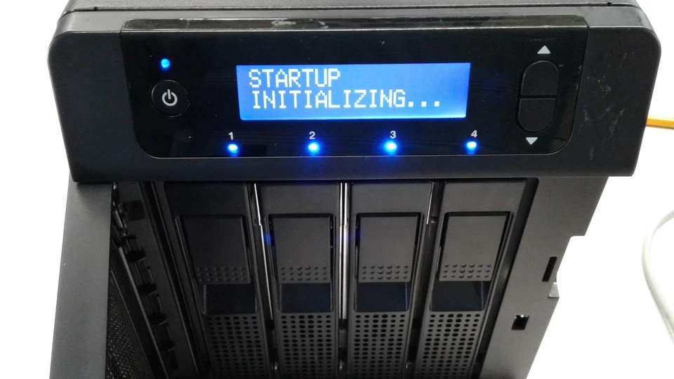 WD Sentinel DX4000 w/Four 2TB Drives Network Storage Server NAS Powers On Error - Image 2 of 4