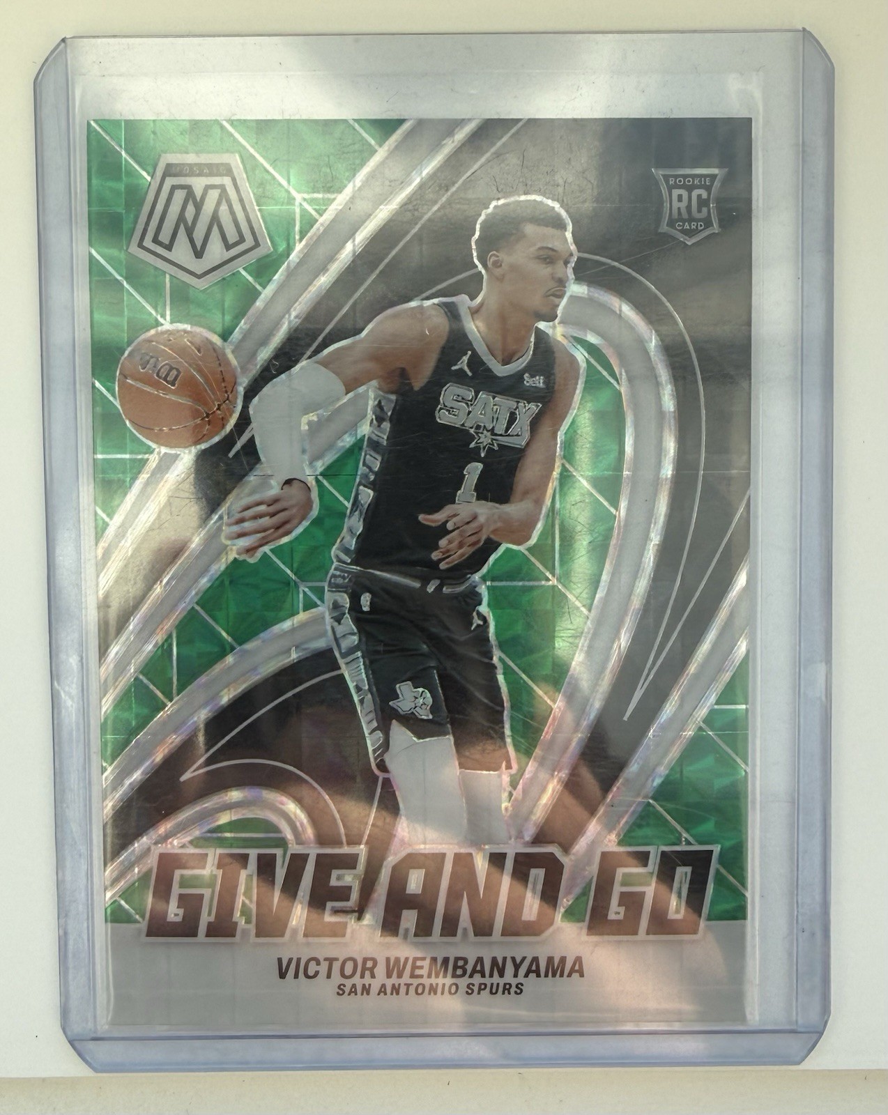 2023-24 Panini Mosaic - Give and Go Victor Wembanyama #12 Green Prizm (RC)